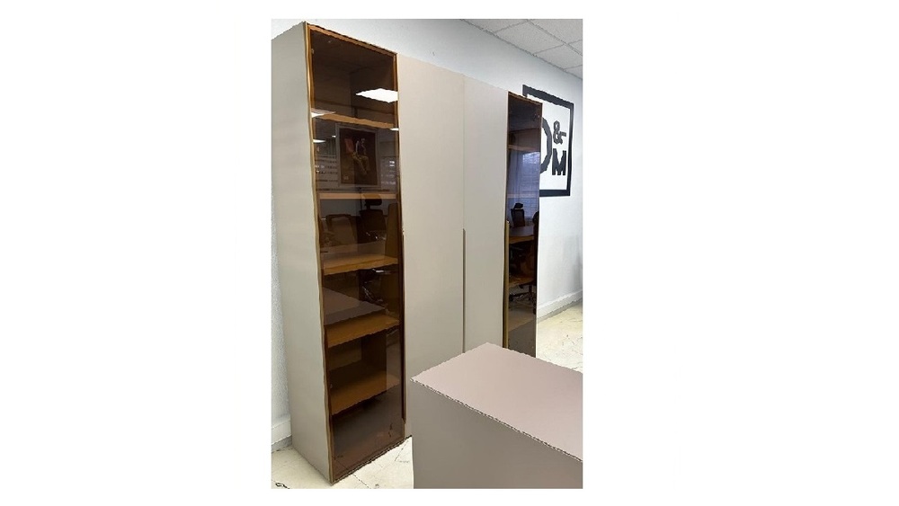 Шкаф комбинированный гардероб в центре 4-х дверный (ЛДСП/стекло)