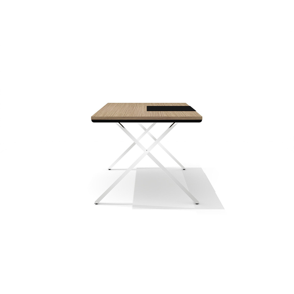 Cтол на металлическом каркасе