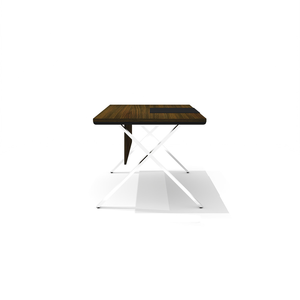 Стол руководителя с траверсом на металлическом каркасе