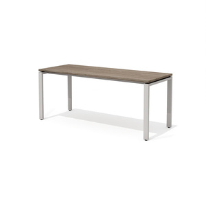 Стол прямой на металлокаркасе