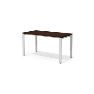 Стол прямой на металлокаркасе