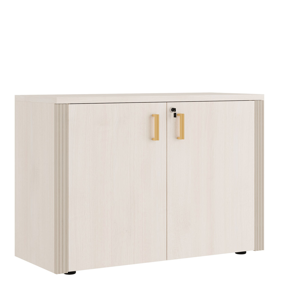 Креденция с декоративными элементами