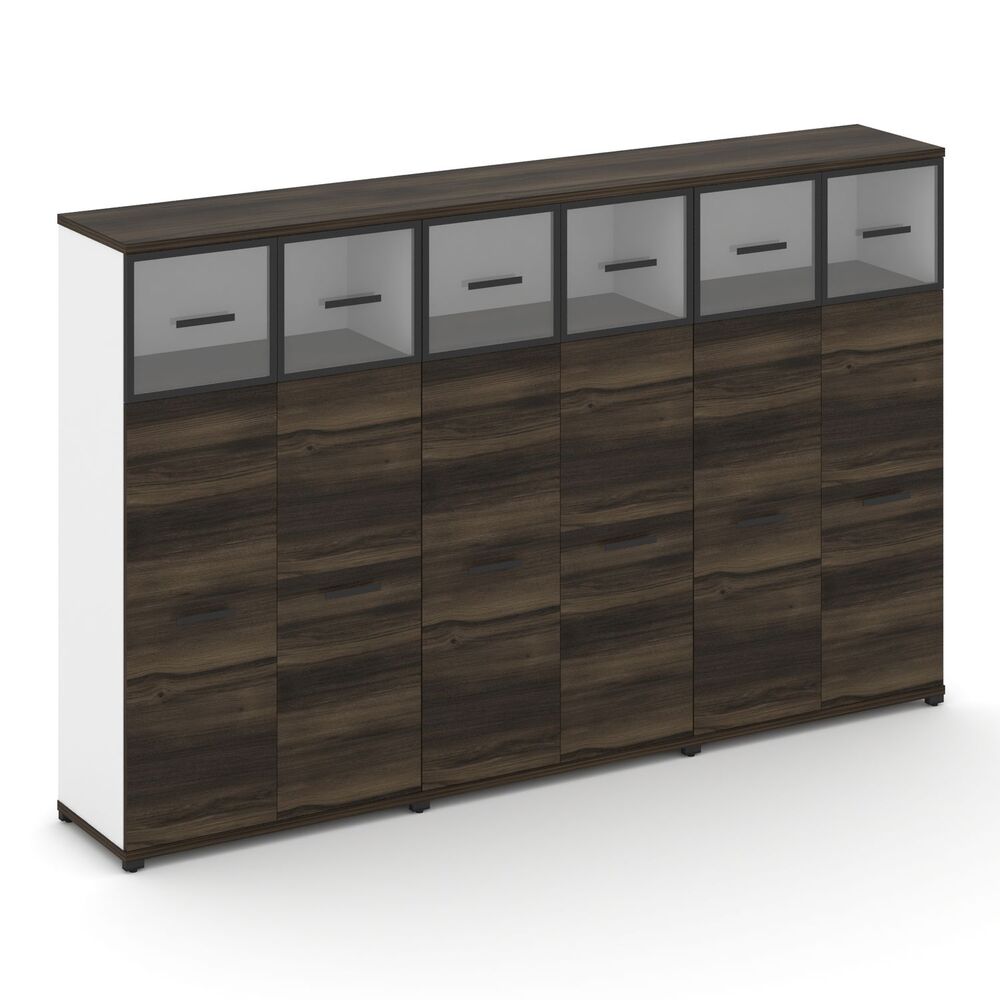 Шкаф три широкие секции, 4 ниши