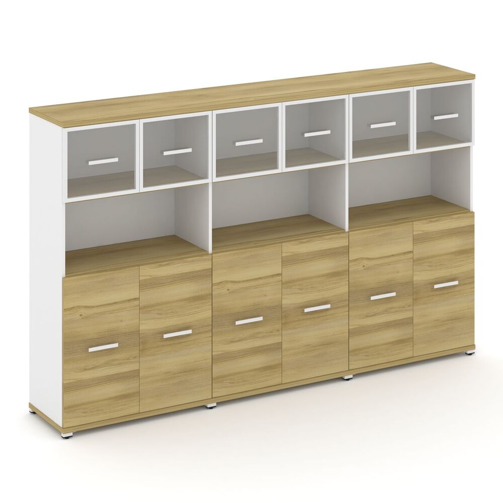 Шкаф три широкие секции, 4 ниши