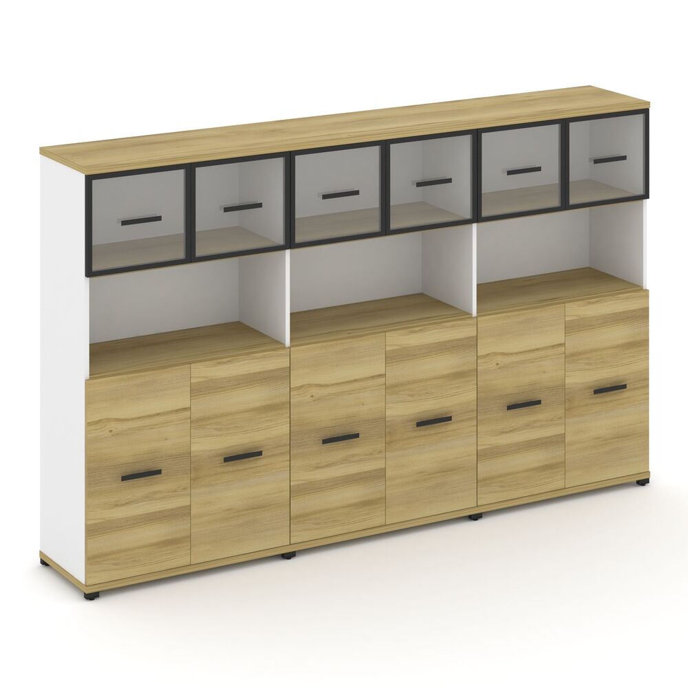 Шкаф три широкие секции, 4 ниши