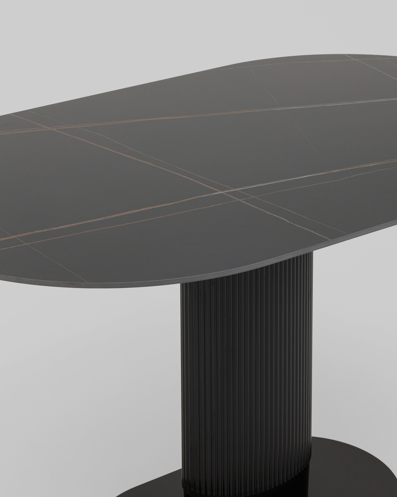 Стол обеденный