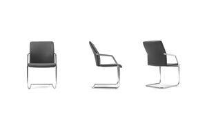 Кресло со средней спинкой на полозьях